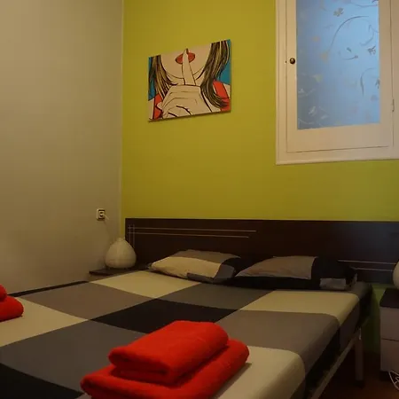 Aparteasy - Montjuic & Fira Apartment