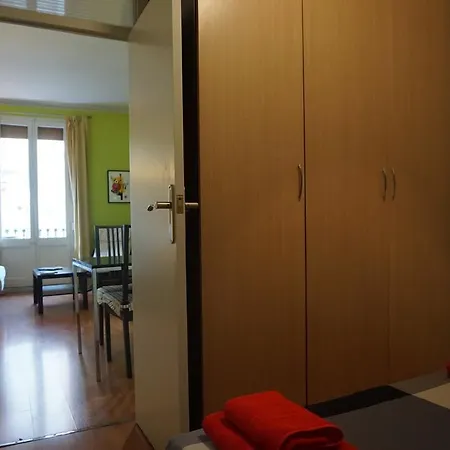 Aparteasy - Montjuic & Fira Apartment Barcelona